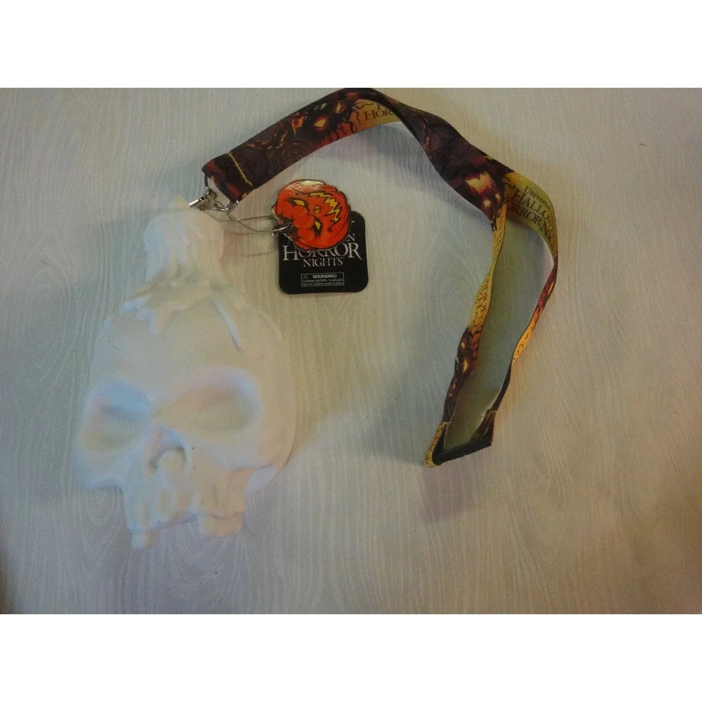 Universal Studios Halloween Horror Nights‎ Lanyard with lightup candle skull NEW